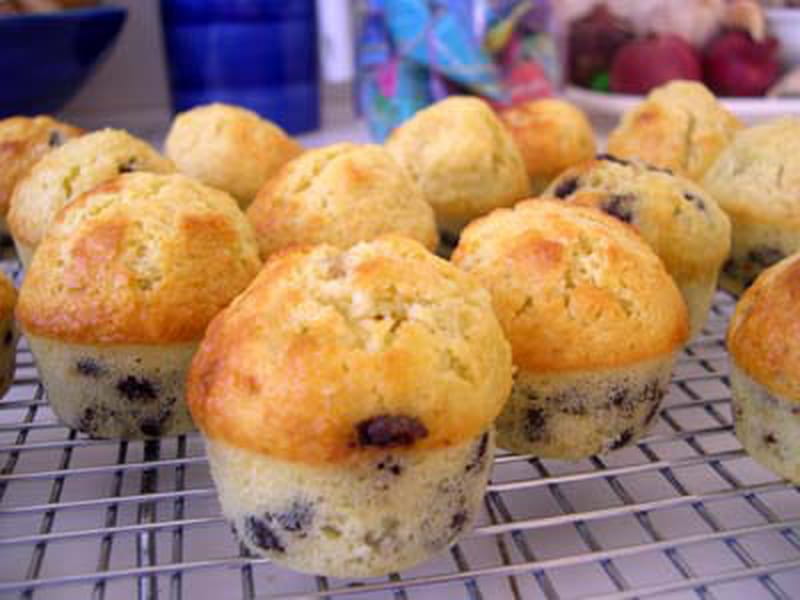 Chocolate Chip Mini Muffins: The Easy Recipe