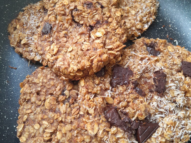 Quick and Healthy Oatmeal Chocolate Chip Cookies